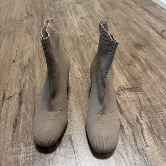Shoes - Elegant Tan Women's Boots